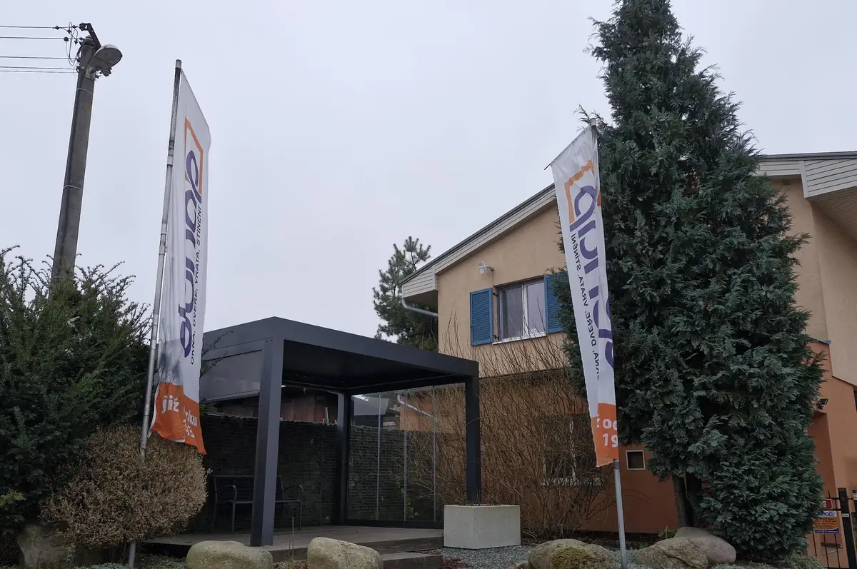DONAP - OKNA, DVEŘE, VRATA, STÍNĚNÍ